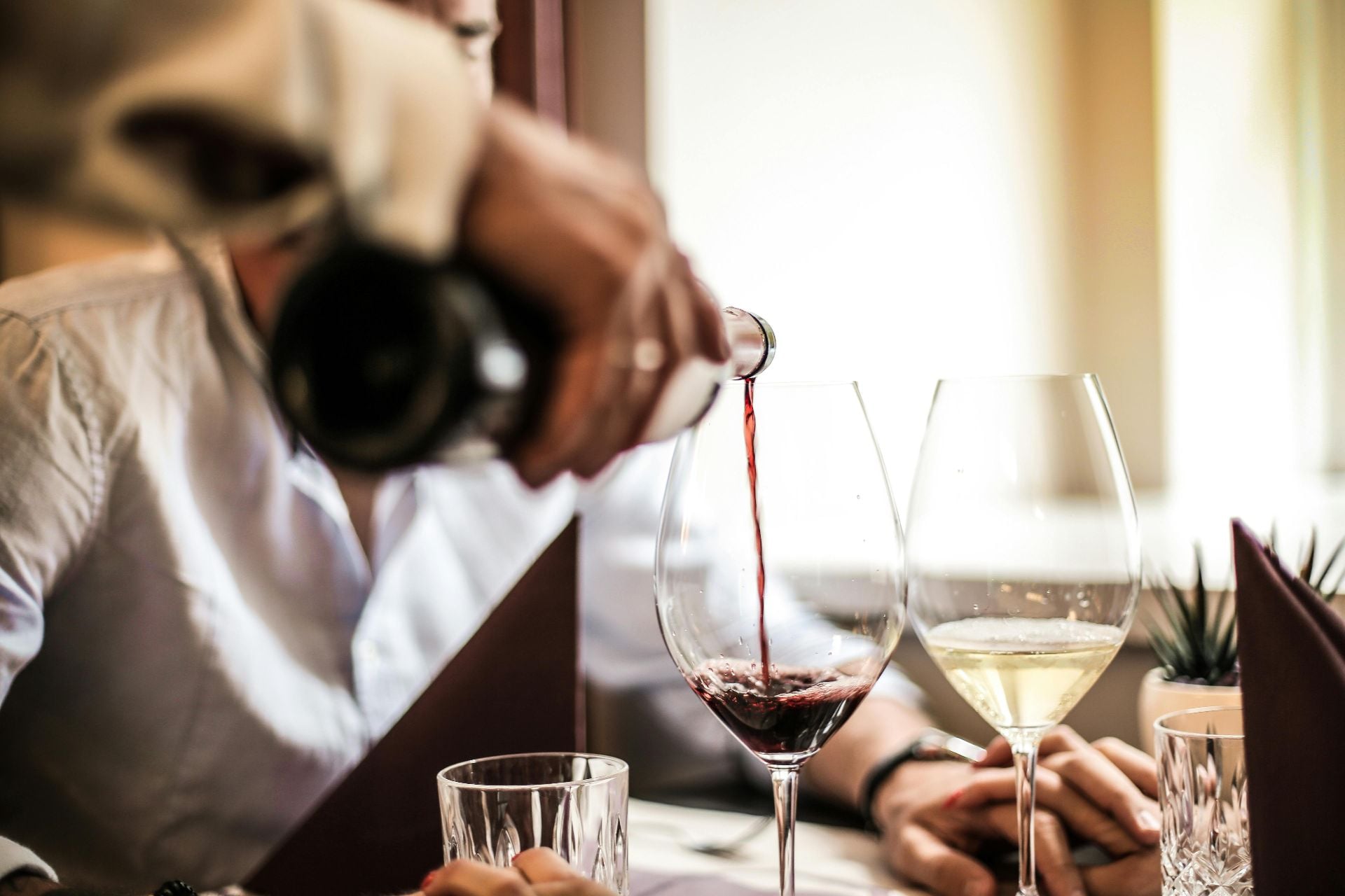 Claire Dubois - Sommelier Jefe